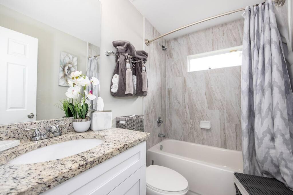 Modern Luxury Home Located In Tampa! 외부 사진